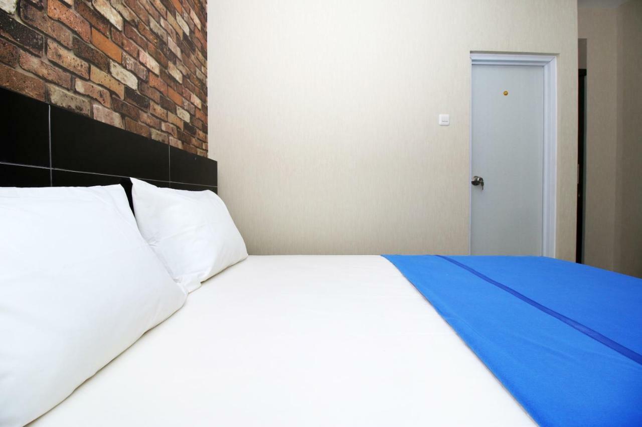 Kamar Keluarga Kampung Bali III Hostel Джакарта Екстериор снимка