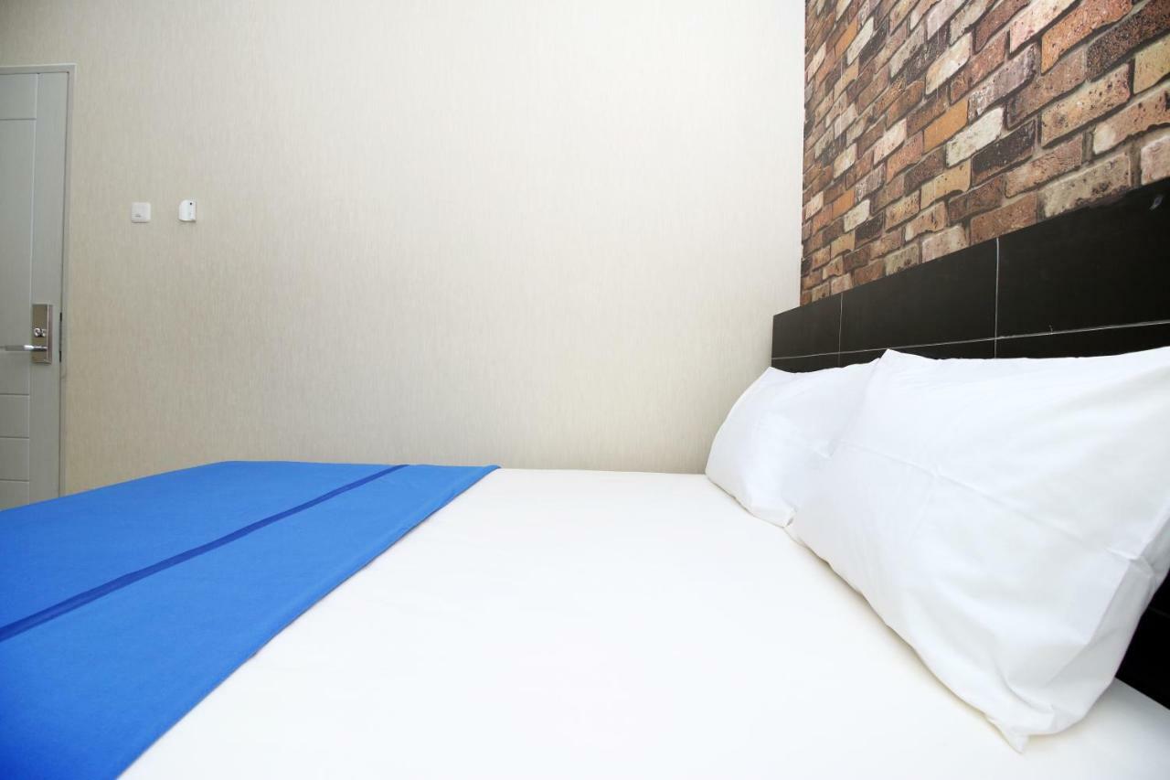 Kamar Keluarga Kampung Bali III Hostel Джакарта Екстериор снимка